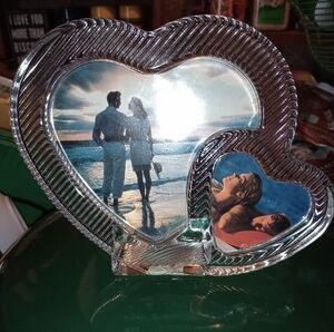 NWOT Mikasa Heart-Shaped Double Photo Frame